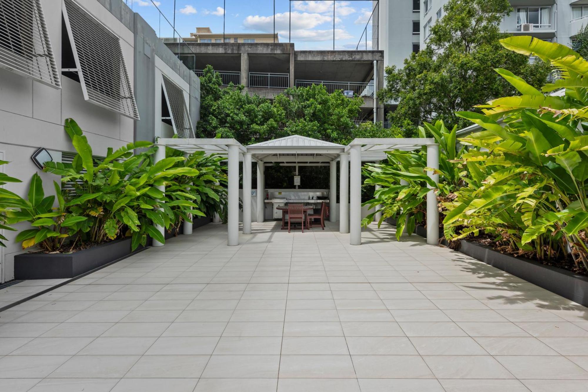 The Oasis Apartments Brisbane Exterior photo